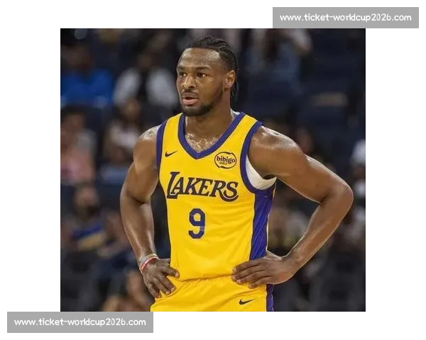 布朗尼杨瀚森梦幻联动！金牌训练师揭秘体能特训密码，夏联冲刺在即