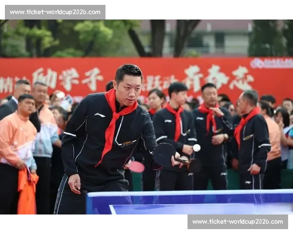 许昕父亲节与儿女甜蜜同框 奥运冠军化身温柔奶爸