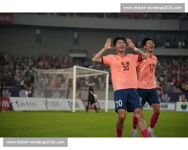 谢晖阳飞铲门将染黄 无锡门神姜何神扑助球队 2-0 取胜